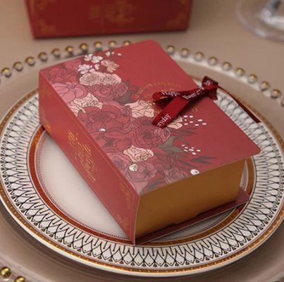 Schöne Geschenkhandwerk Hochzeitsboxen wie Schokoladenkartons und Quadratrosen