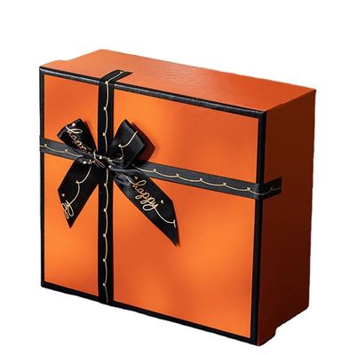 Custom Gift Packaging Box mit goldenem Logo für T-Shirt Kleidung und Schal