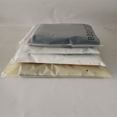 Anpassen Sie jede Farbe Feuchtigkeitsdichte Polybags für Schuhe und Kleidung Frosted Zipper Bag