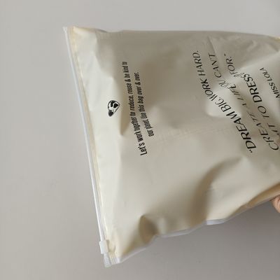 Gravurdruck Reißverschluss Plastikbeutel für Bekleidung Verpackung Custom Logo und wasserdicht
