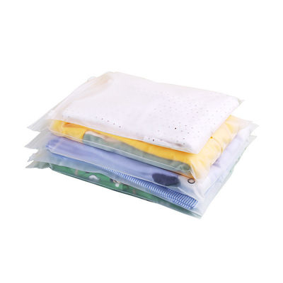 Öko-freundliche Druckkunst Kunststoff-Zip-Lock Verpackungstüten für Kleidung 0,08mm Custom Staub